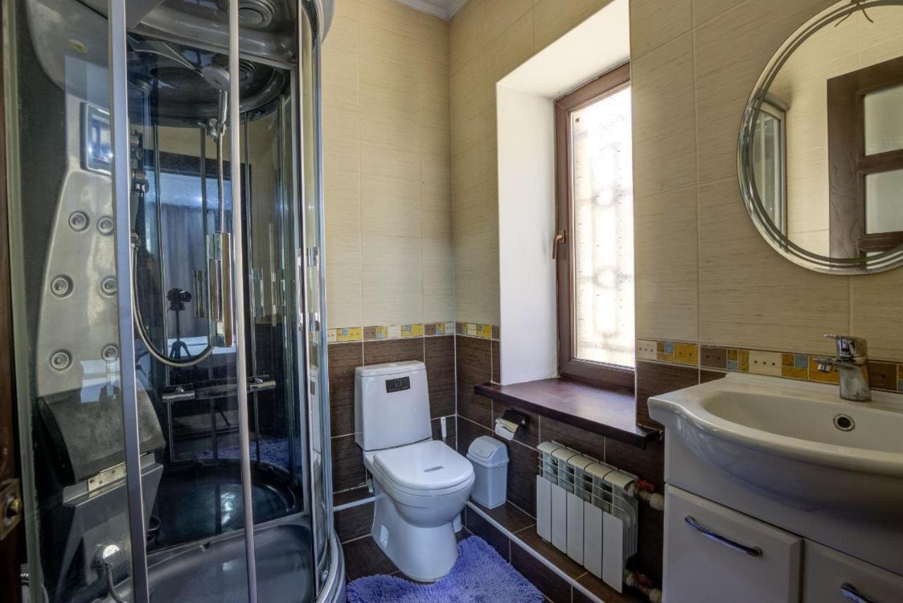 Opera Bed&Breakfast Bisjkek Eksteriør bilde
